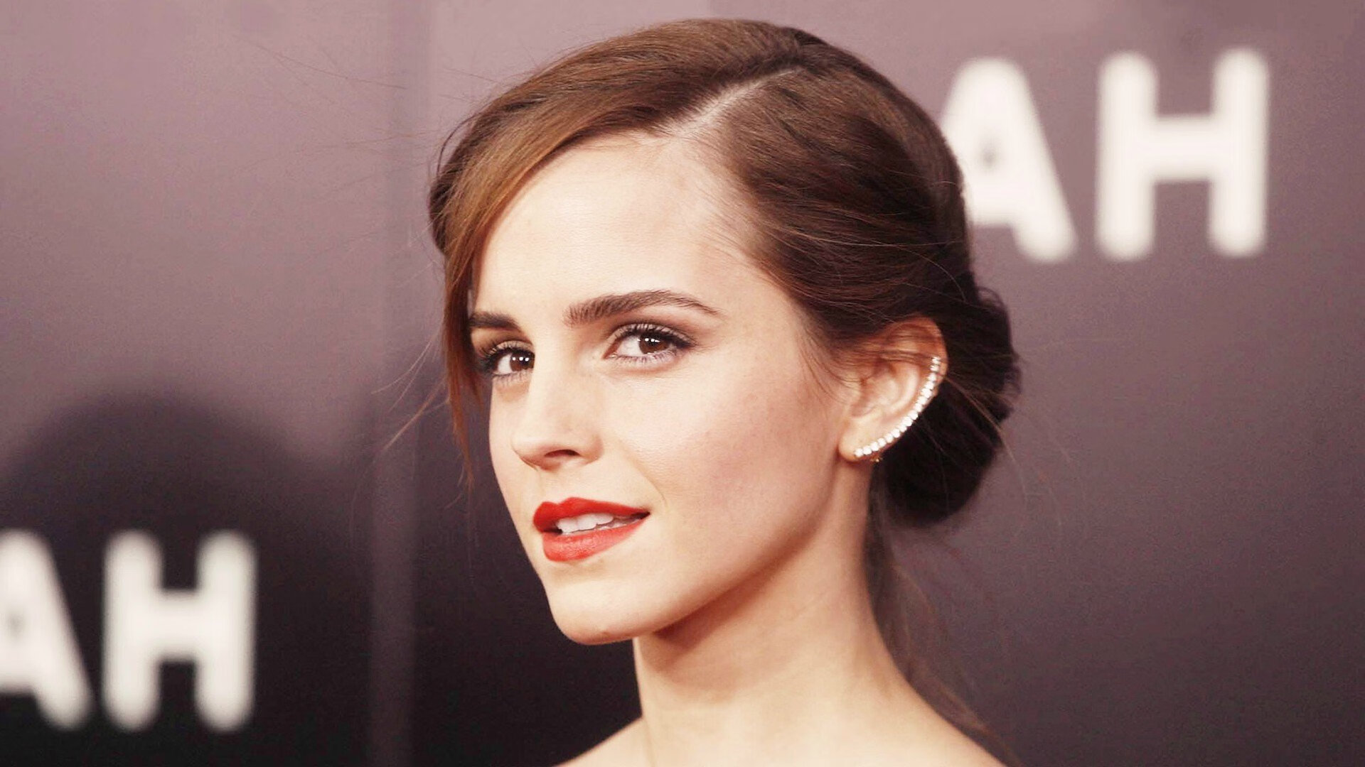 爱游戏tv-纪录之夜与铁壁之胜，足球世界的两种胜利宣言